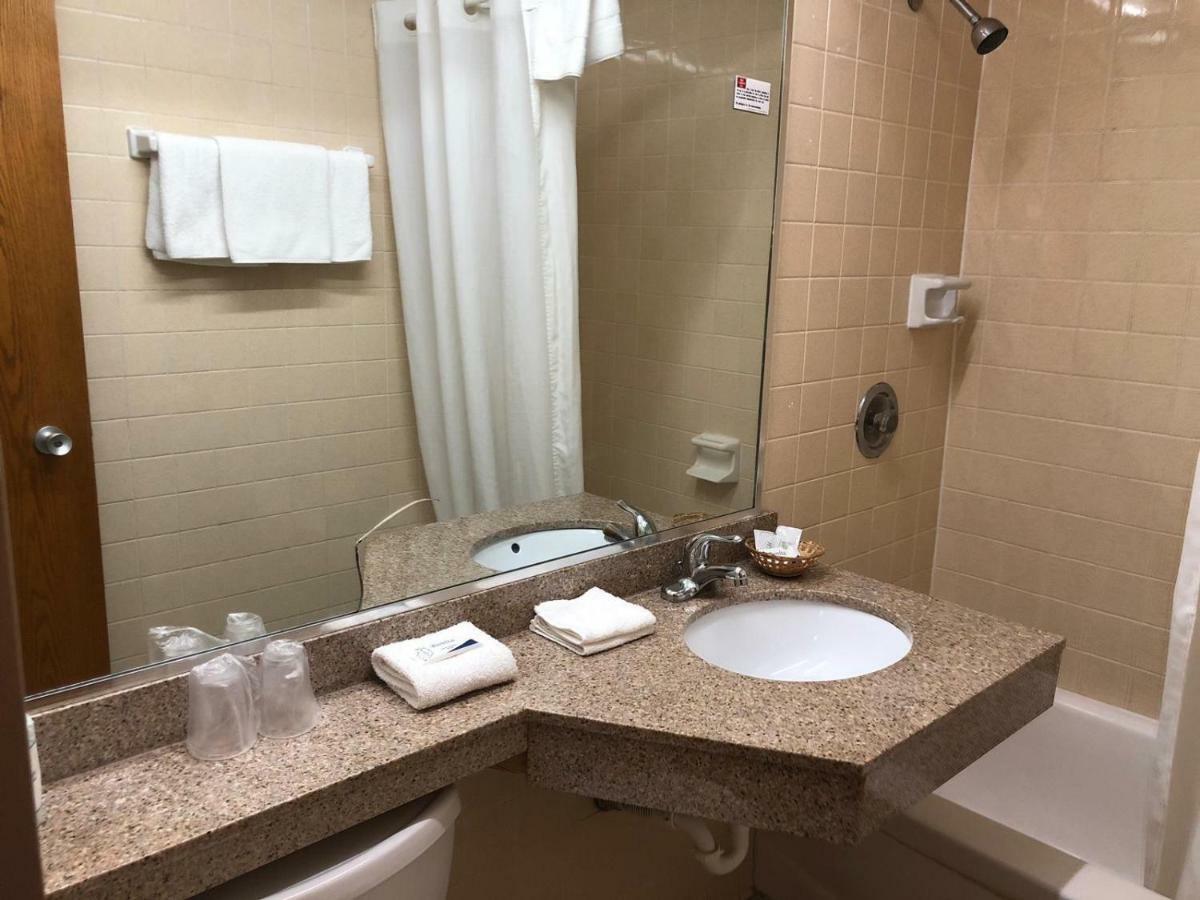 ريد كاربيت إن مطار سيراكيوز North Syracuse المظهر الخارجي الصورة