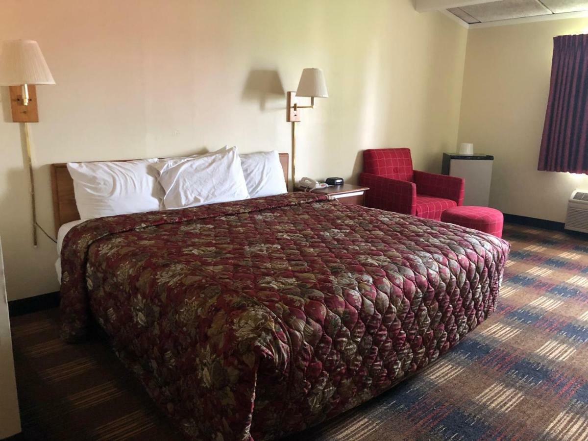 ريد كاربيت إن مطار سيراكيوز North Syracuse المظهر الخارجي الصورة